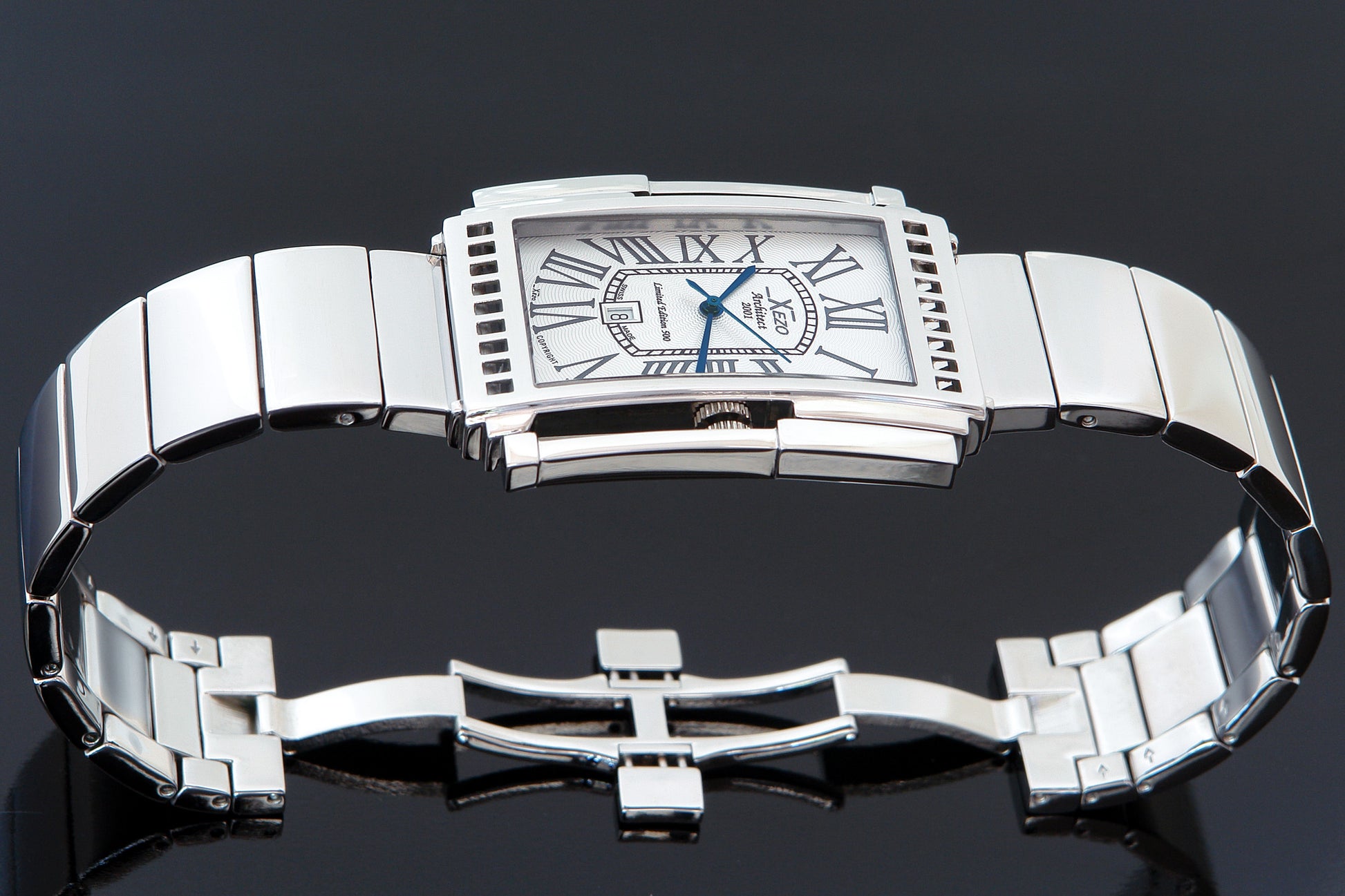 Xezo - Angled view of the side of the Architect 2001S watch with stainless steel bracelet and clasp
