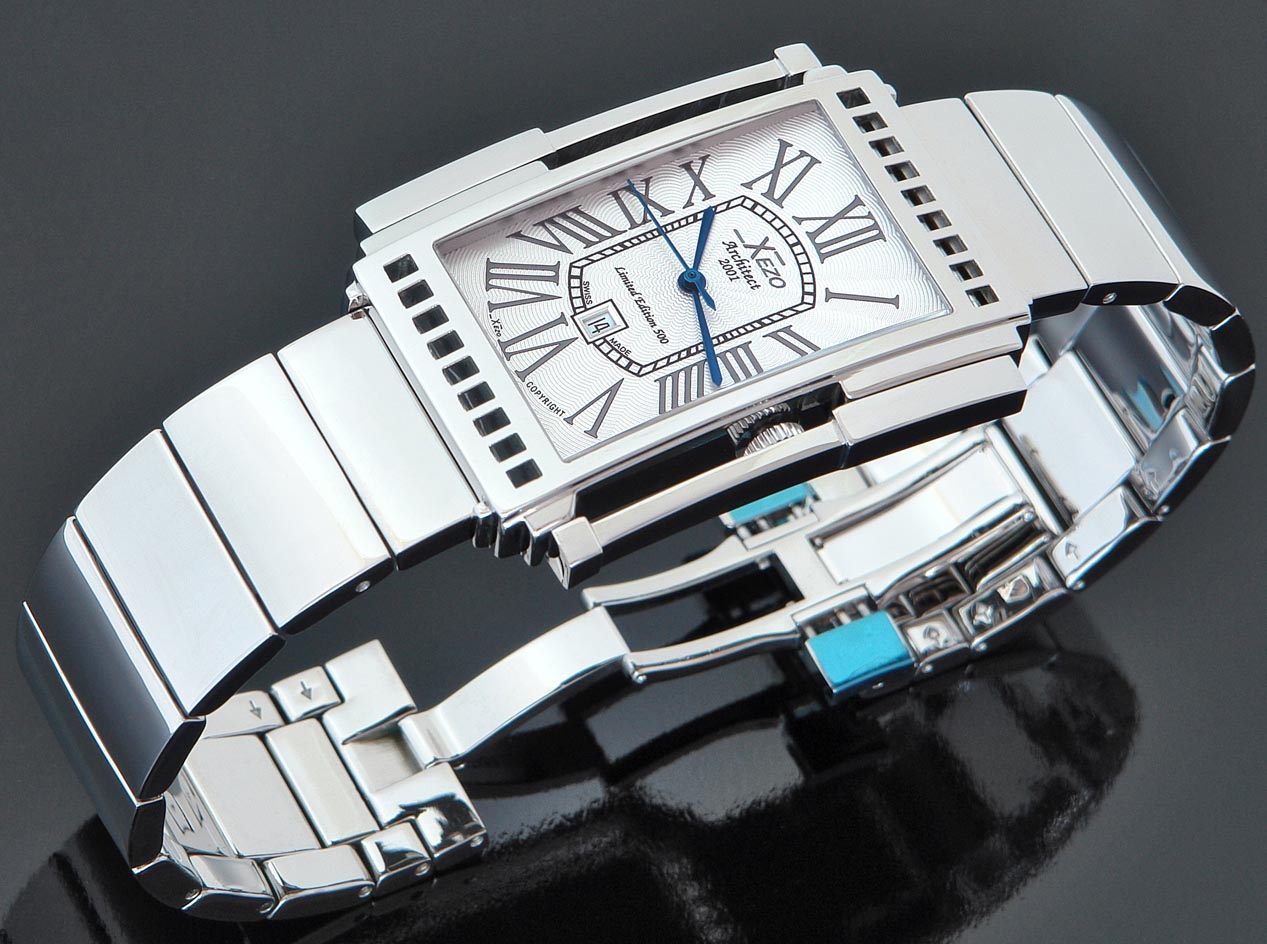 Xezo - Angled overview of the front of the Architect 2001S watch with stainless steel bracelet