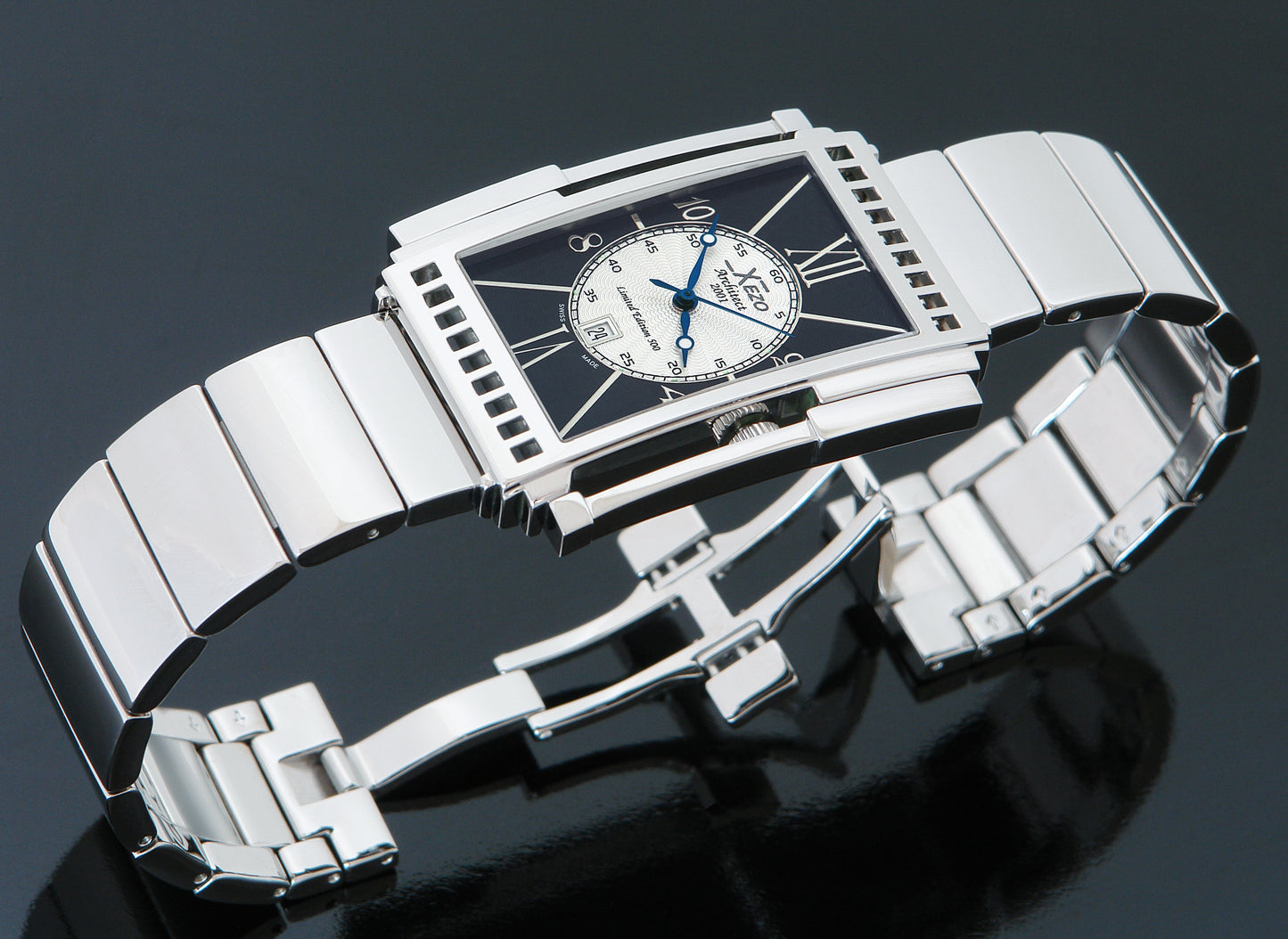 Xezo - Angled view of the front of the Architect 2001 SB watch with stainless steel bracelet and clasp