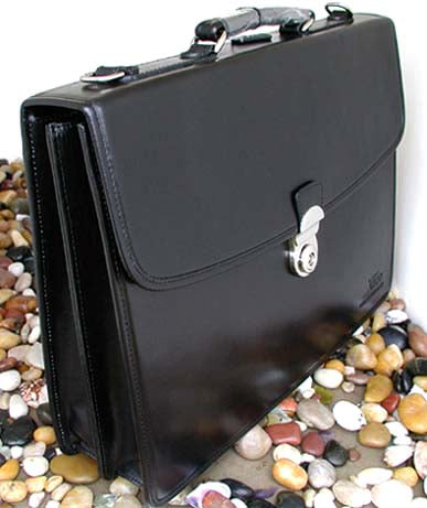 Xezo - angled side view of the Black Leather Briefcase