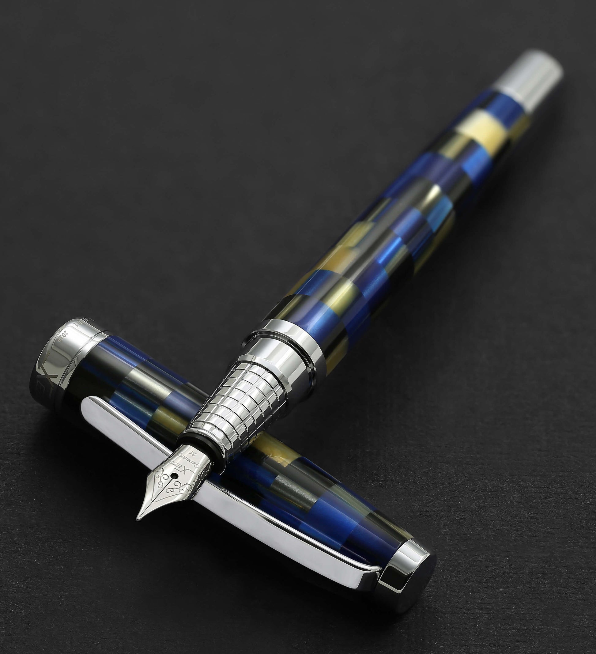 Xezo - Urbanite Blue FM fountain pen resting on its cap