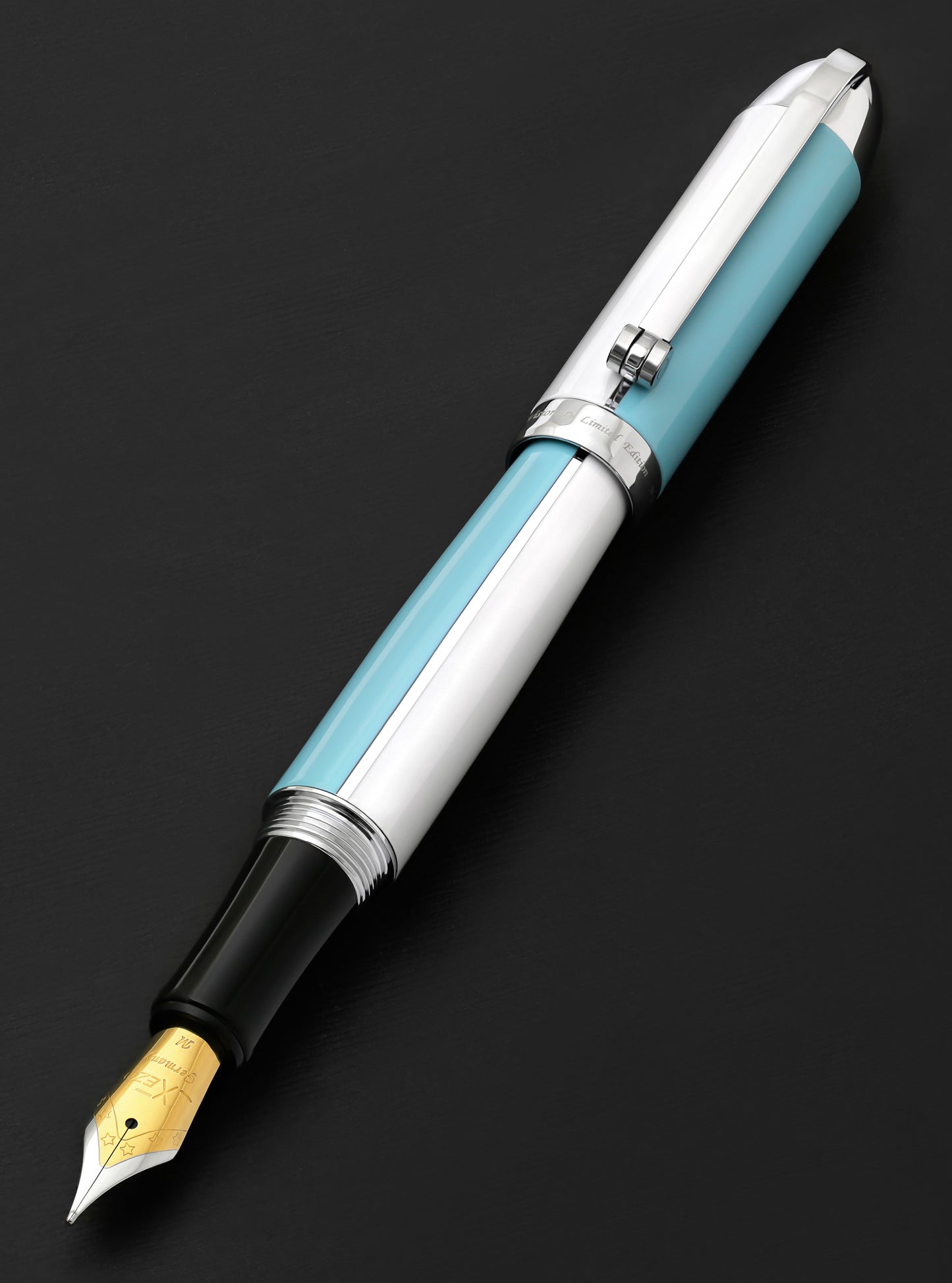 Xezo - Over view of the front of the Visionary Sky Blue/White FM fountain pen